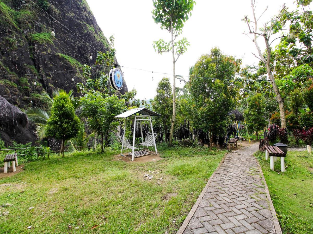 Oyo Homes 91134 Desa Wisata Tebing Lingga Trenggalek Esterno foto