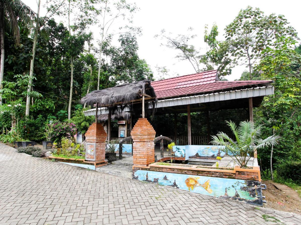 Oyo Homes 91134 Desa Wisata Tebing Lingga Trenggalek Esterno foto